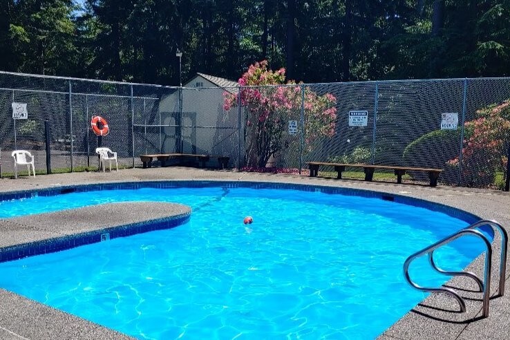 Maplewood Pool - 32131 46th Pl SW
