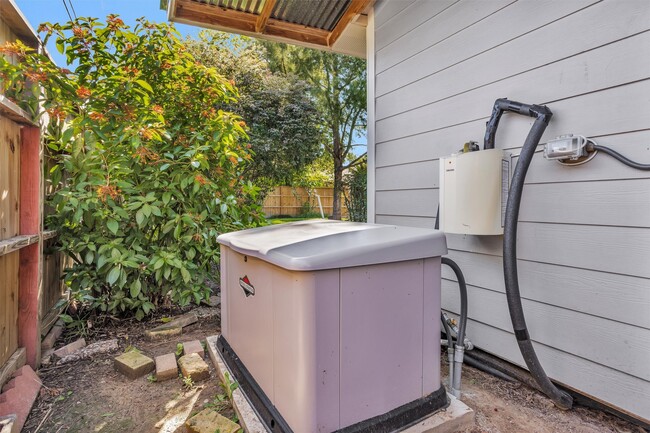 Building Photo - 1102 Mosher Ln