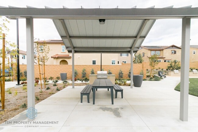 Building Photo - 16076 Jaegar Ln