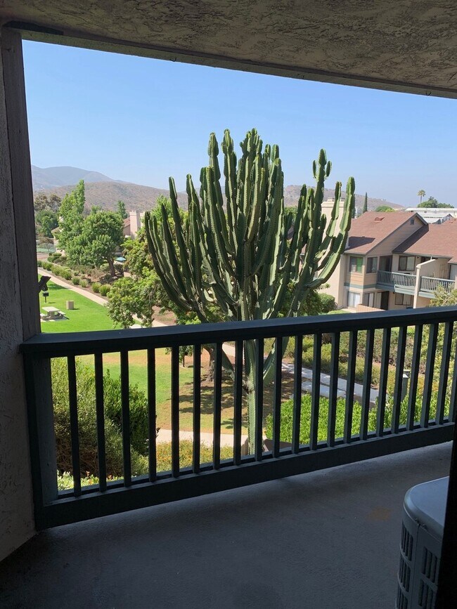 Building Photo - Spacious Condo w/ Washer/Dryer, A/C & View!