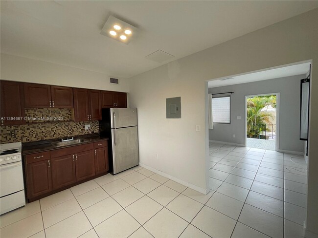 Building Photo - 2420 SW 34th Ave