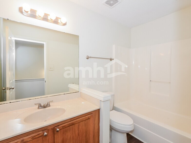 Building Photo - 1315 Chatman Cove