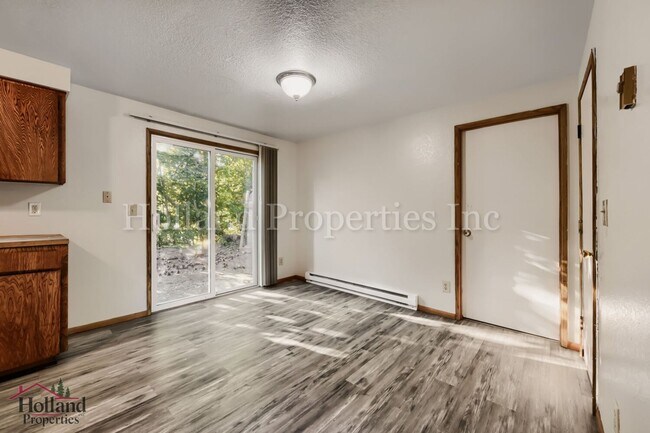 Building Photo - 4630 SW Southview Terrace
