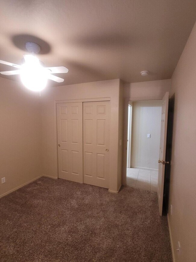 Building Photo - 16377 W Cottonwood St