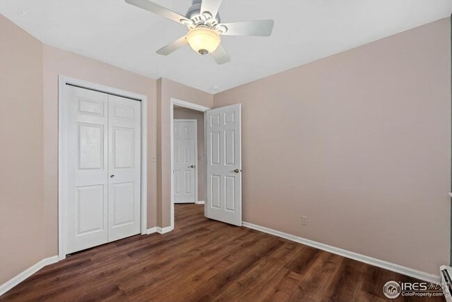 Building Photo - Top Floor 2bed/2bath Condo - Open Floor Pa...