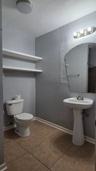 Building Photo - 6316 Victoria St