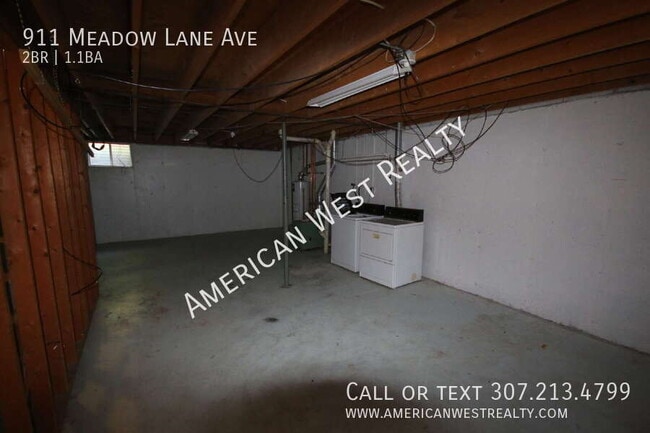 Building Photo - 911 Meadow Ln Ave