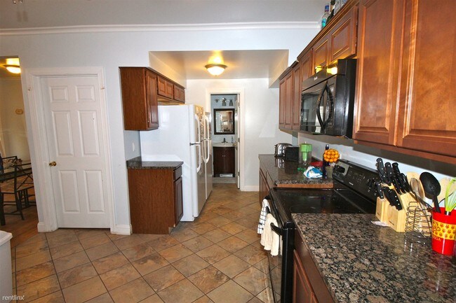 Building Photo - 7 br, 4 bath House - 718 Arbor St