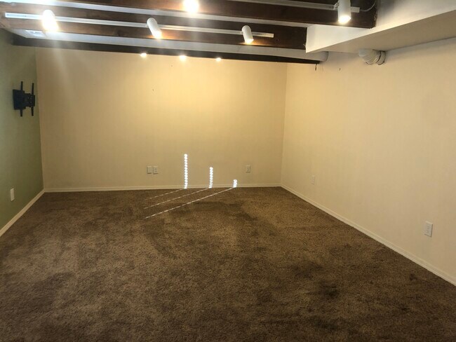 Building Photo - 1405 NW Clifford St