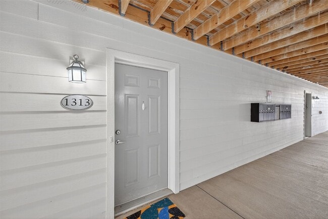 Building Photo - 1313 Piedmont Cir