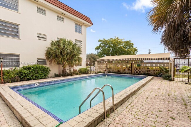 Building Photo - 13655 NE 10th Ave