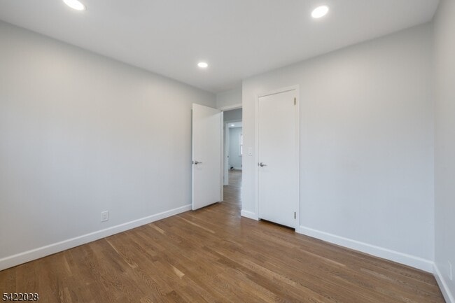 Building Photo - 6 Windsor Way