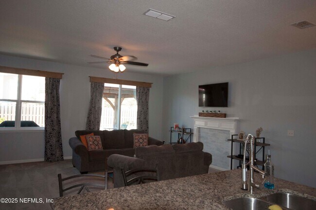 Building Photo - 11745 Lake Bend Cir