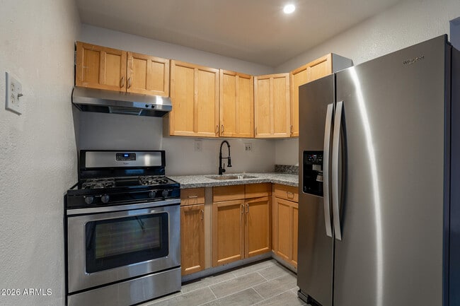 Building Photo - 536 W 18th St