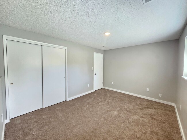 Building Photo - 1721 E 58th Ave