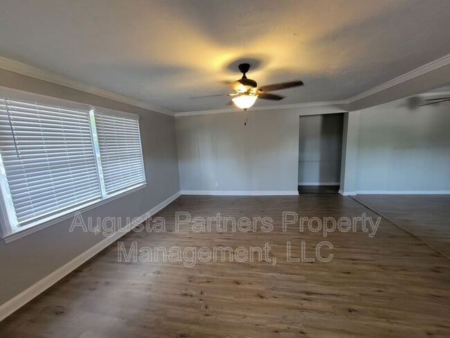 Building Photo - 2034 Trout Dr