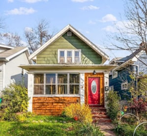 Front of House (Summer) - 522 N 42nd Ave W