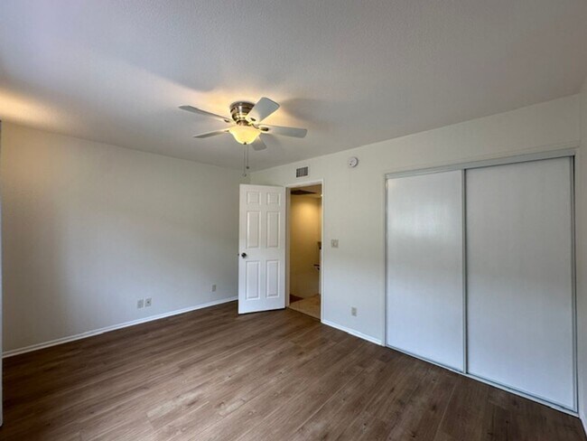 Building Photo - 22865 Del Valle St