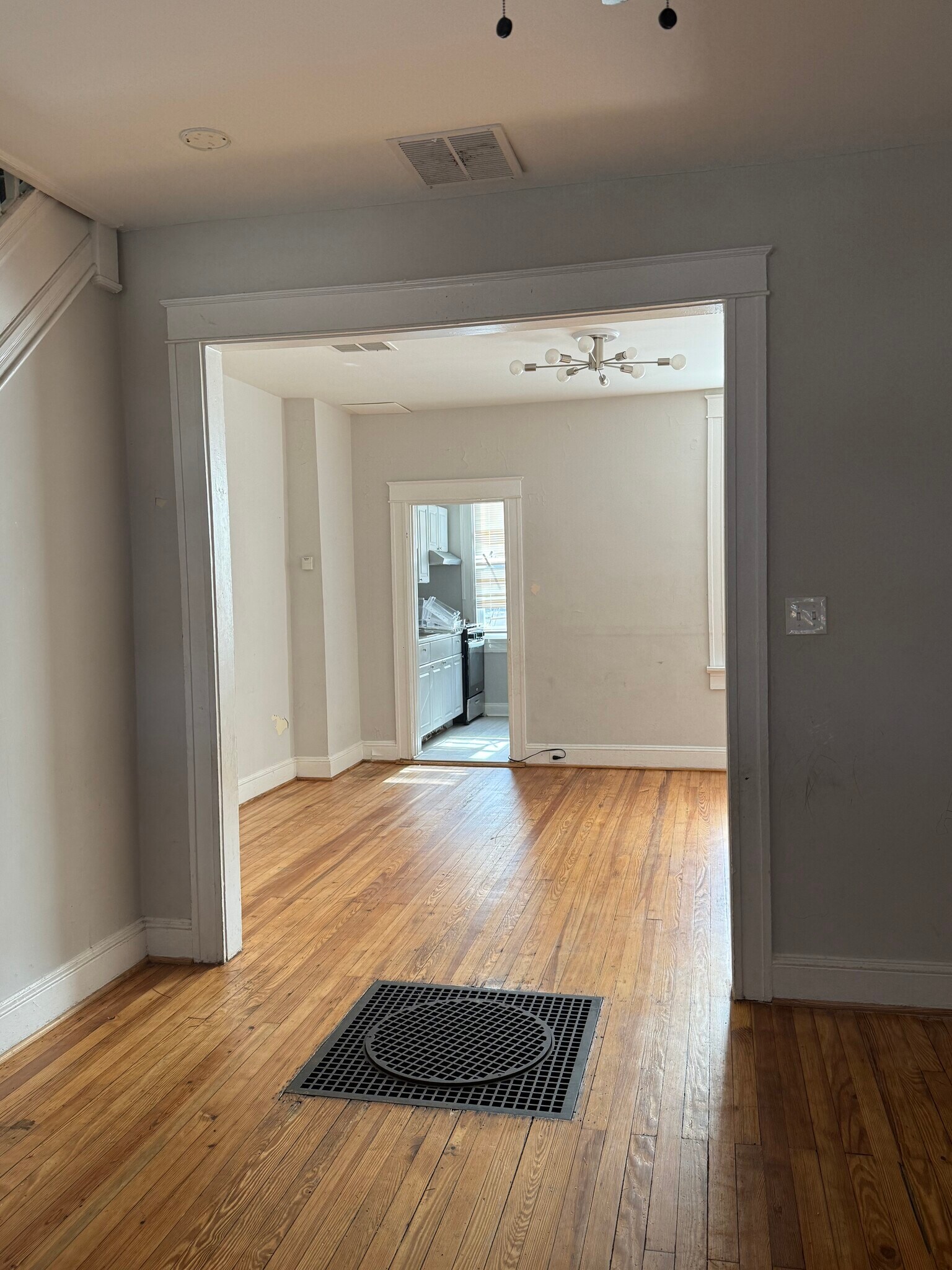 Building Photo - 741 Melville Ave