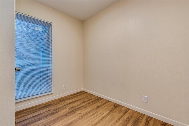 Building Photo - 2800 Cole St