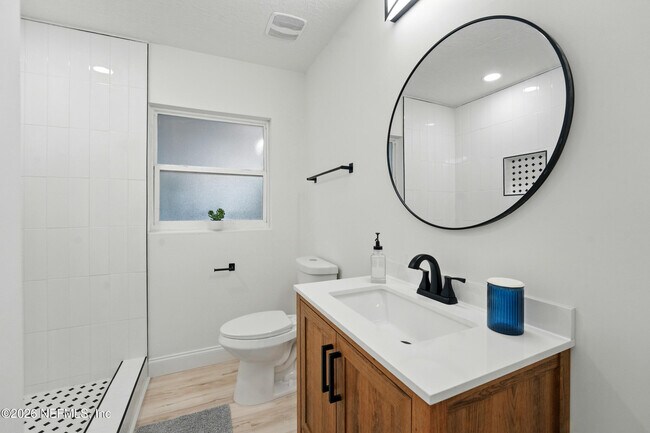 Building Photo - 2915 Holly Bay Rd