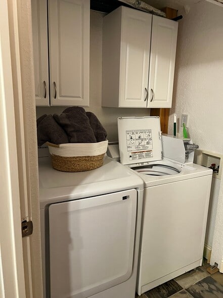 Building Photo - 2330 N Cotswald Cir