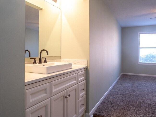 Building Photo - 667 Bartons Landing Pl