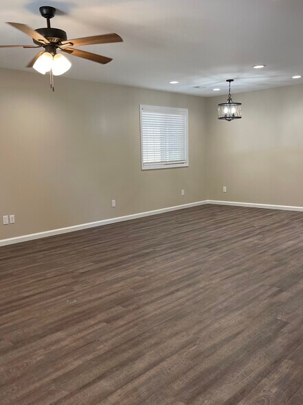 Building Photo - 713 Adkins St