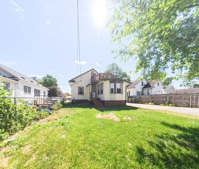 Building Photo - Newly updated 5 bedroom 2 bathroom home