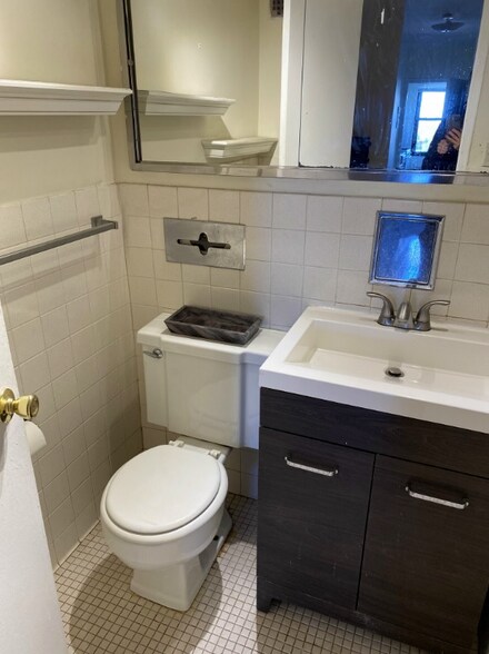 Building Photo - 201 St Pauls Ave