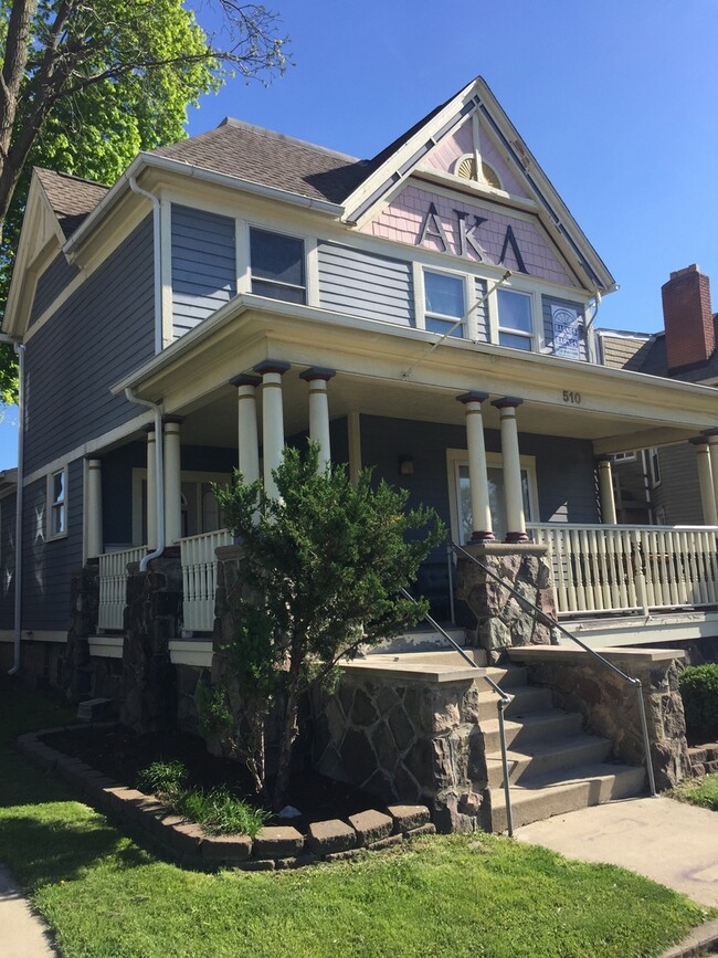 Building Photo - 9 Bedroom house close to EMU & COB