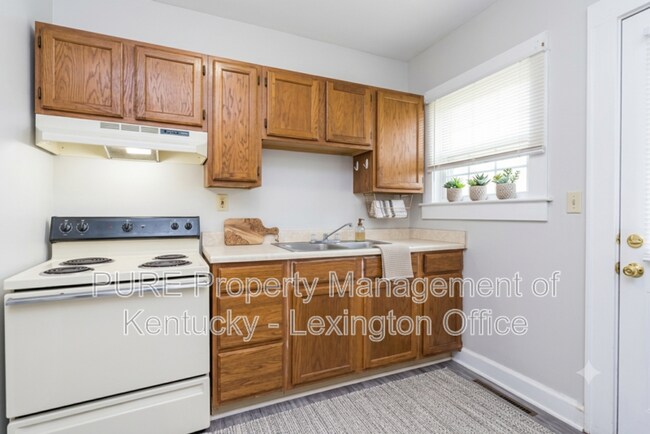 Building Photo - 3 Dogwood Ln