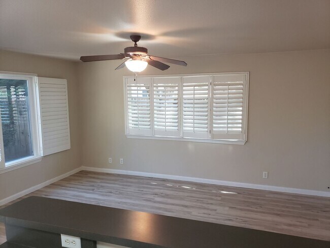 Building Photo - 579 Morgan Dr