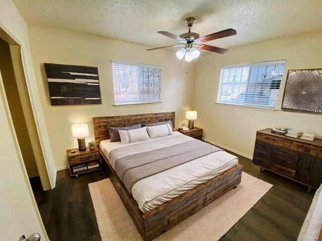 Building Photo - 1710 Ledgewood Dr