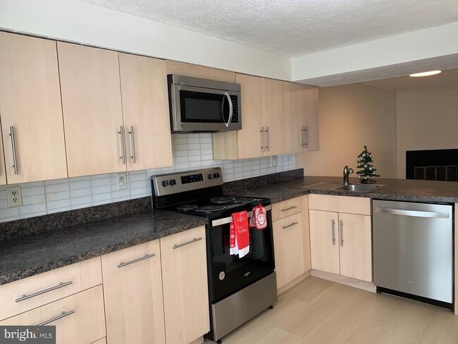 Building Photo - 1126 Pewter Ct