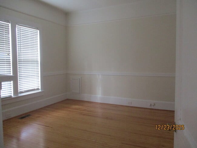 Building Photo - 406 S Rose Ave