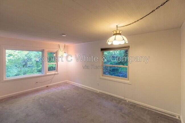 Building Photo - 16 Sunbrook Rd
