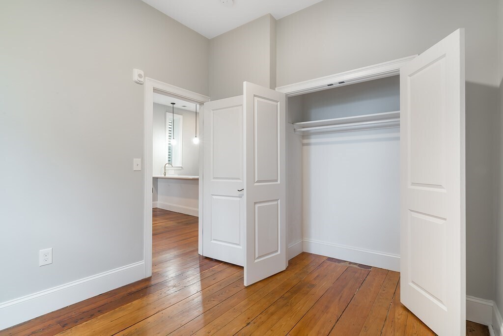 Building Photo - 5 Saybrook St