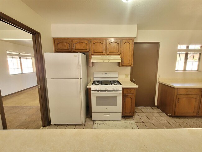 Building Photo - 1340 W 19th St