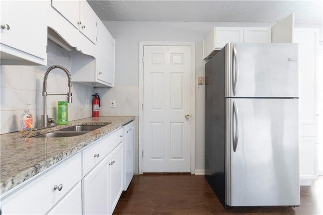 Building Photo - 1441 Springleaf Cir SE