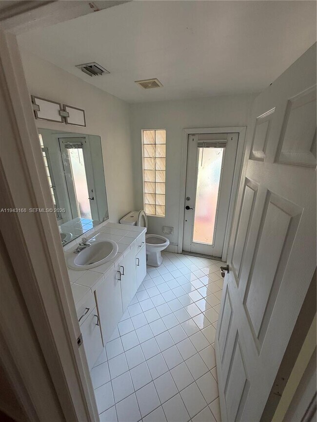 Building Photo - 14640 SW 132nd Ct