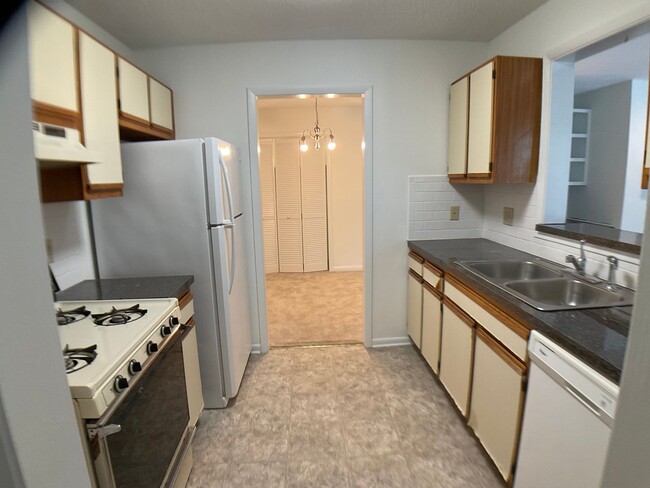 Building Photo - 1 Level 2 Bed, 2 Bath Condo in the heart o...