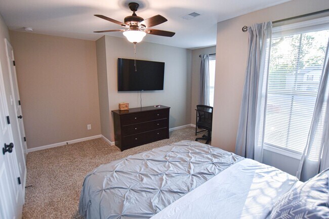 Building Photo - 219 Smithson Ln