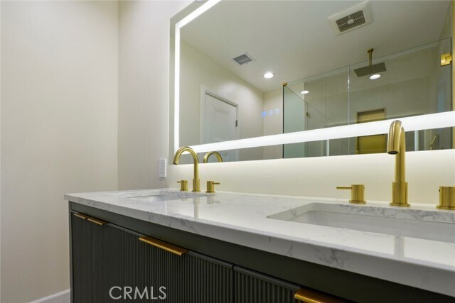 Building Photo - 7423 Balcom Ave