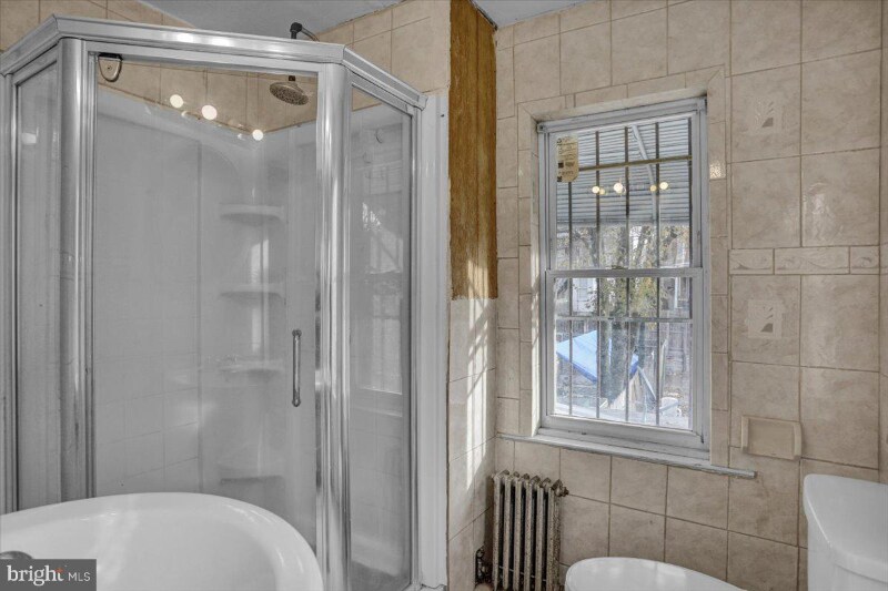 Building Photo - 637 Moss St