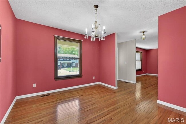Building Photo - Welcome home to comfort and convenience in St. Peters!