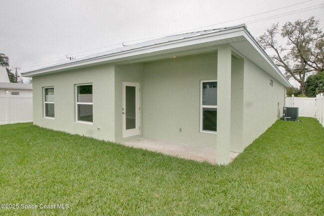 Building Photo - 630 Young St