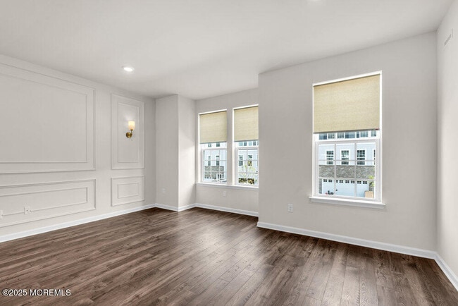Building Photo - 8 Rothbury Ct