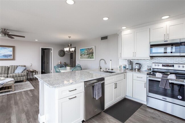 Building Photo - 6210 Sun Blvd