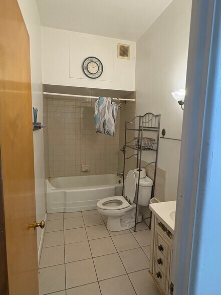 Building Photo - 1607 6th St